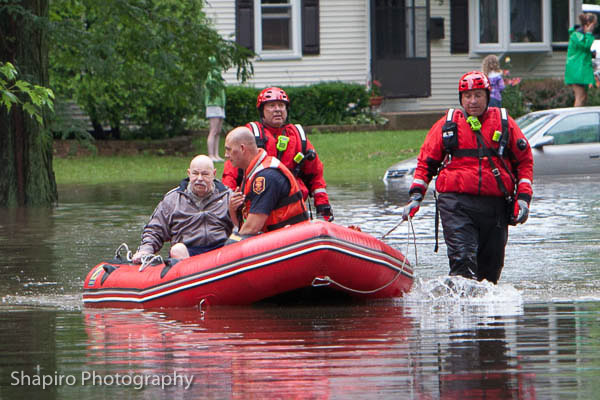 residents evacuated from homes after flooding in Buffalo Grove 6-26-13 Larry Shapiro photography